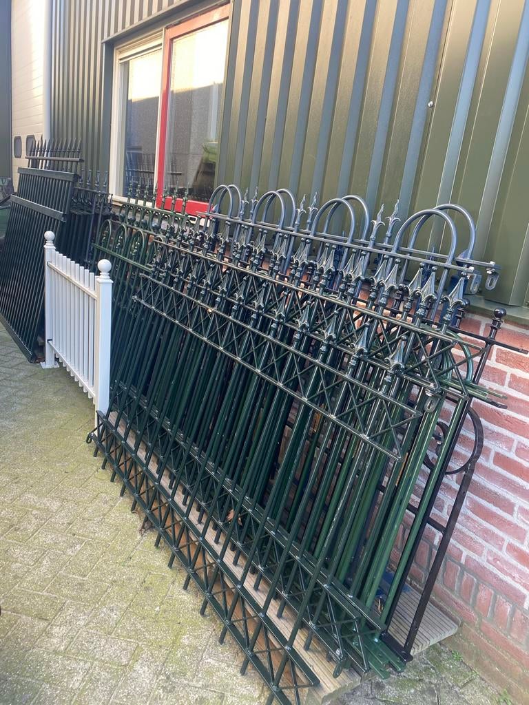 Partij 30x Zwaar IJzeren Hekwerk - Nieuwstaat, Tuin en Terras, Tuinhekken en Hekwerk, Nieuw, Spijlenhekwerk, IJzer, Ophalen
