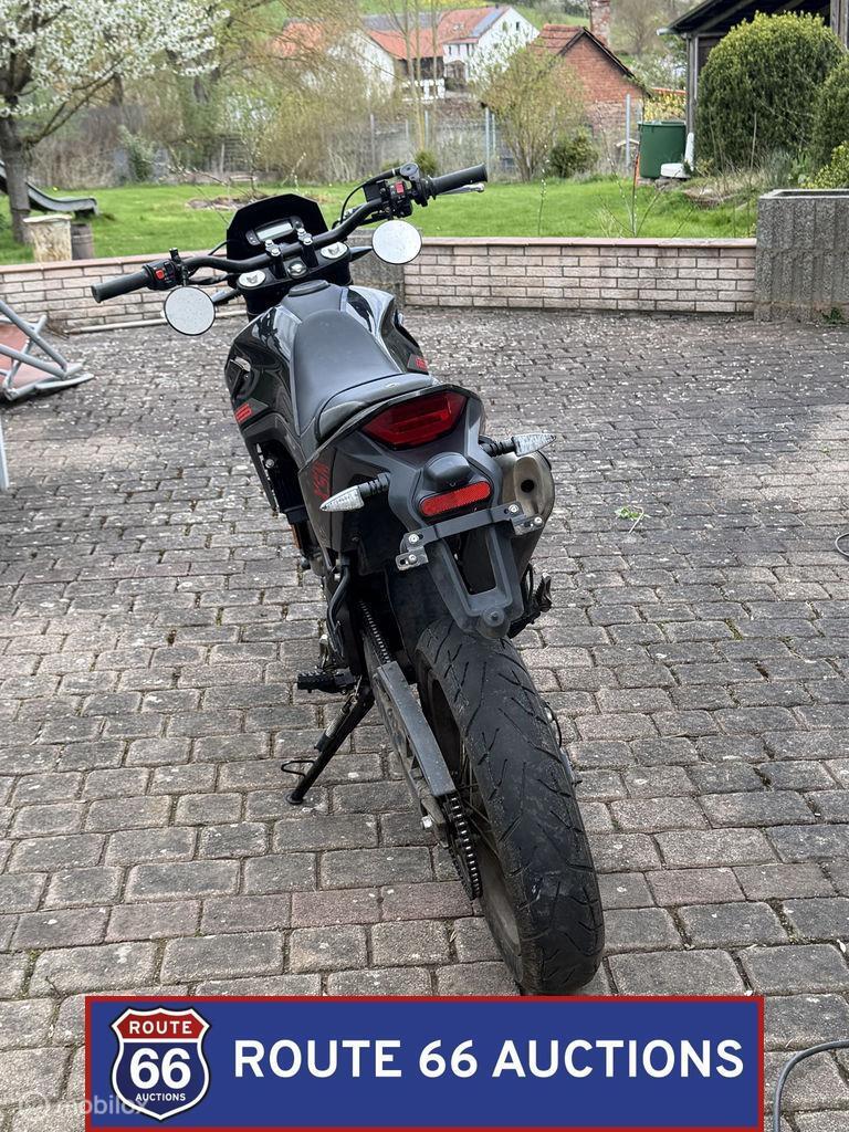 Malaguti XSM 125 | 2024 | Route 66 Auctions, Auto's, Overige Auto's, Gebruikt, Overige carrosserieën, Zwart, Bedrijf