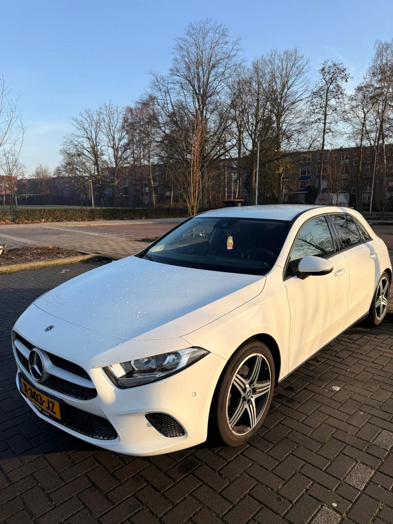 Mercedes-Benz A-Klasse A 200 163pk 7G-DCT 2022 Wit, Stof, Euro 6, 4 cilinders, Grijs