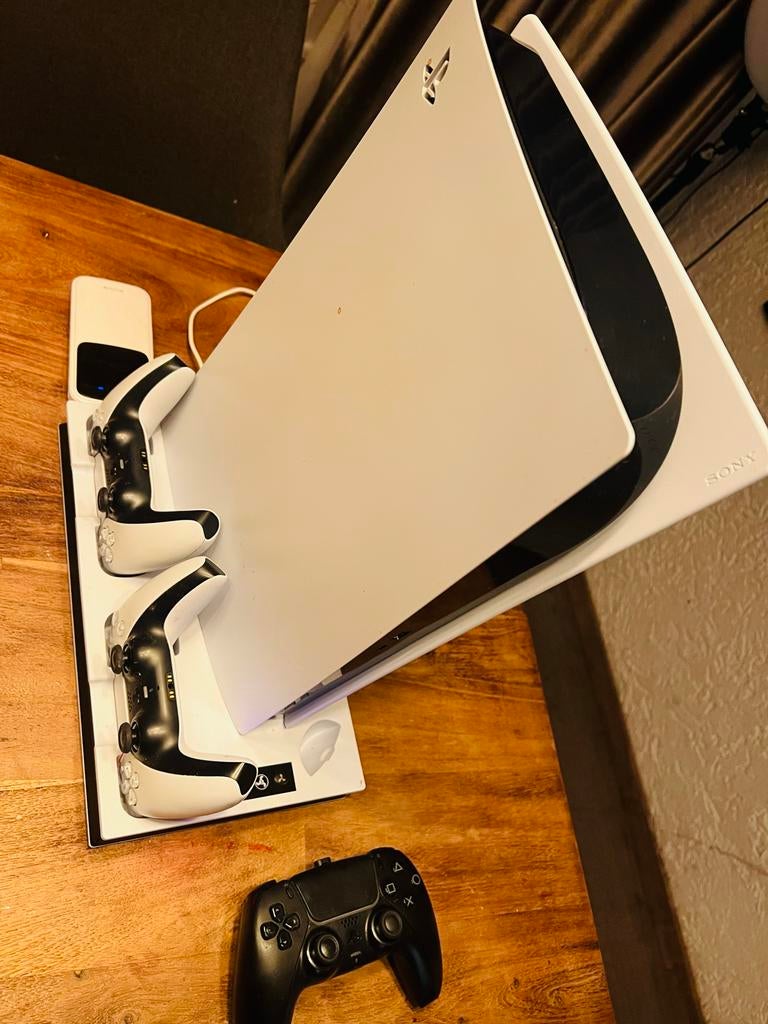 PlayStation 5 met 4 controllers en Oplaadstation en headset, Ophalen of Verzenden, Gebruikt, Playstation 5