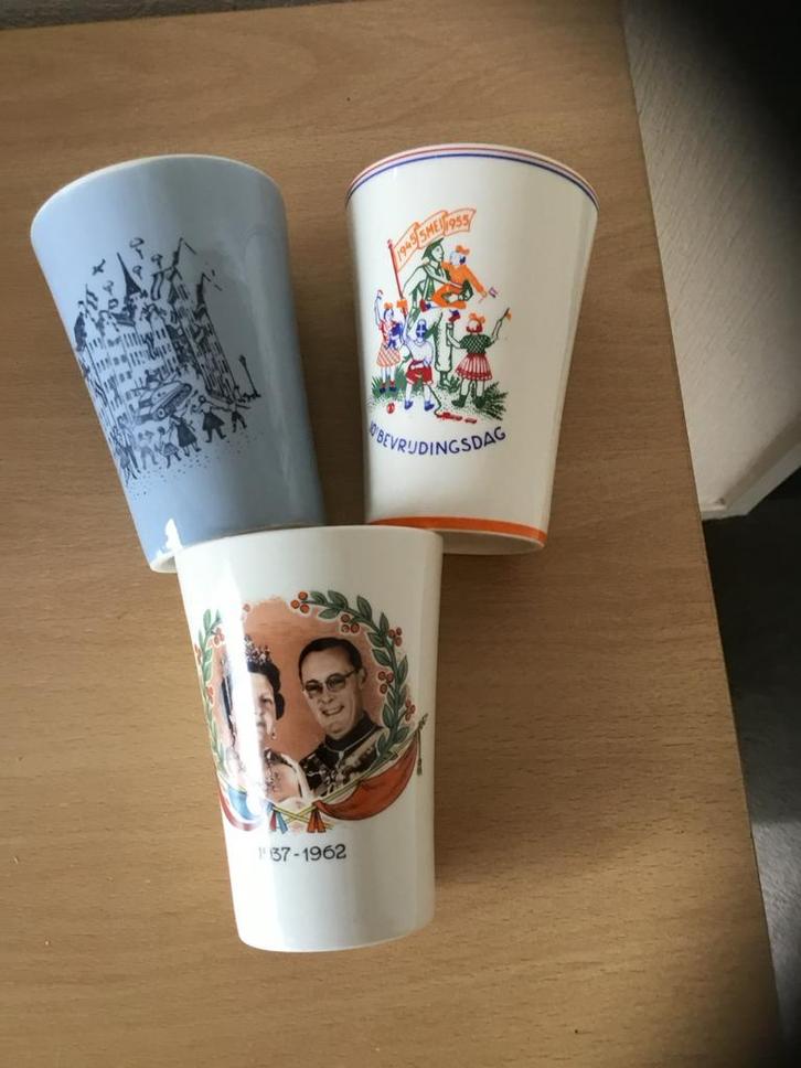 Set van 3 herdenkings bekers, Antiek en Kunst, Antiek | Porselein, Ophalen of Verzenden