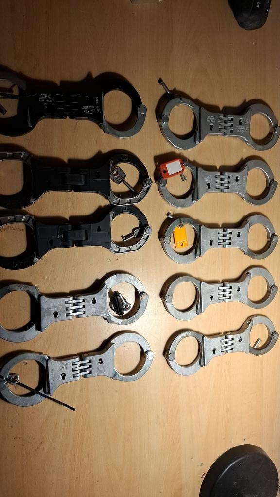 Veel handboeien, Ophalen, Landmacht, Nederland