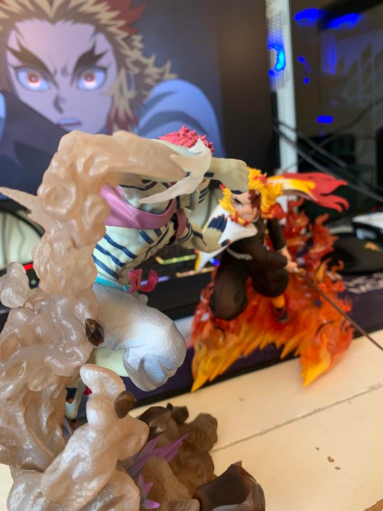 Demon slayer - Rengoku And Akza 2 figure bundle Figuartszero, Ophalen of Verzenden, Zo goed als nieuw, Groter dan 1:35, Figuur of Figuren