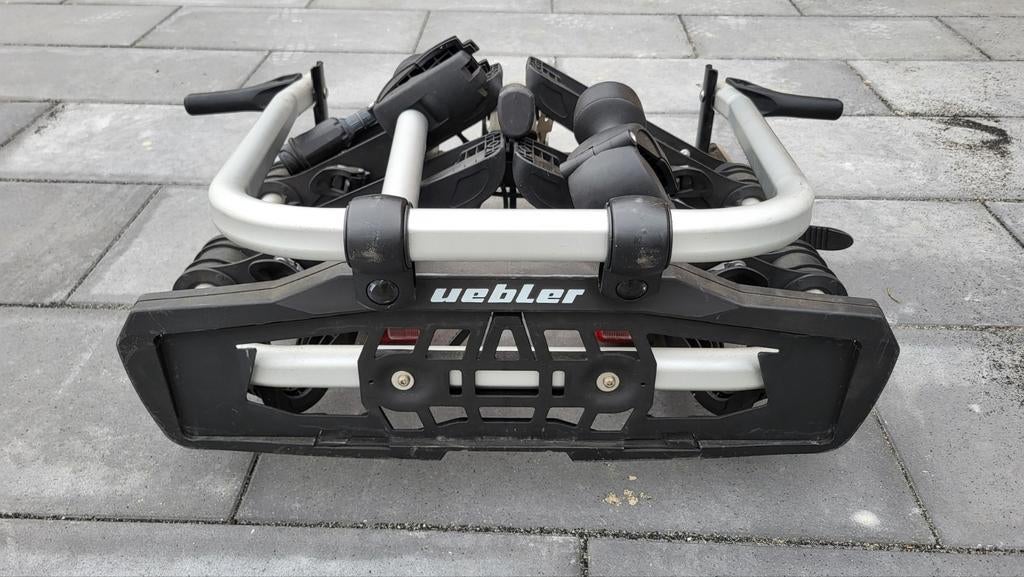 Uebler F22 fietsendrager voor 2 elektrische fietsen, Auto diversen, Fietsendragers, Zo goed als nieuw, Trekhaakdrager, 2 fietsen