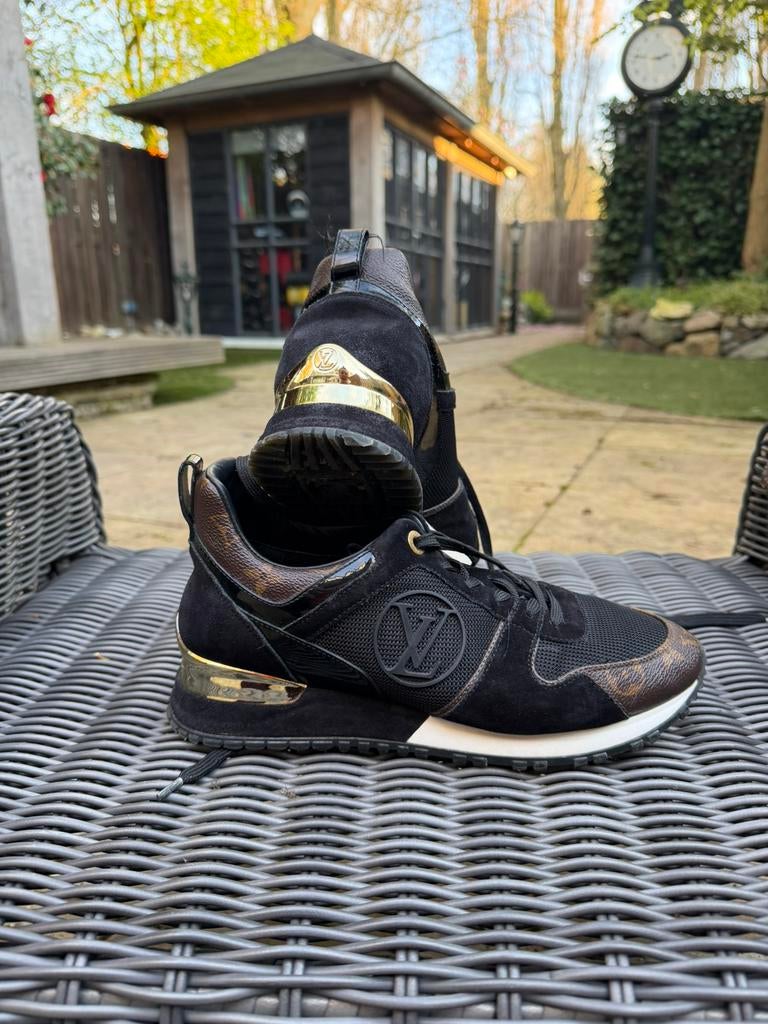 Louis Vuitton Run Away sneakers, Ophalen of Verzenden, Zo goed als nieuw, Bruin