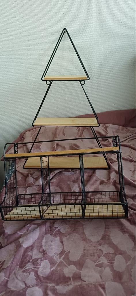 Wandrek met planken en manden - Metaal en Hout, Huis en Inrichting, Ophalen of Verzenden, Gebruikt