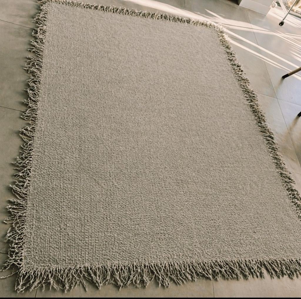 By-Boo Woolie vloerkleed 160x230, licht grijs met franjes, Huis en Inrichting, Stoffering | Tapijten en Kleden, Ophalen of Verzenden