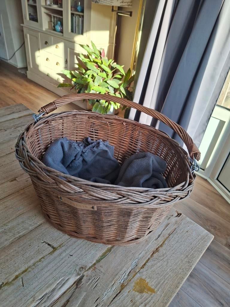 Basil Detroit Rieten Fietsmand met Stalen Haken, Gebruikt, Mand, Ophalen of Verzenden, Riet