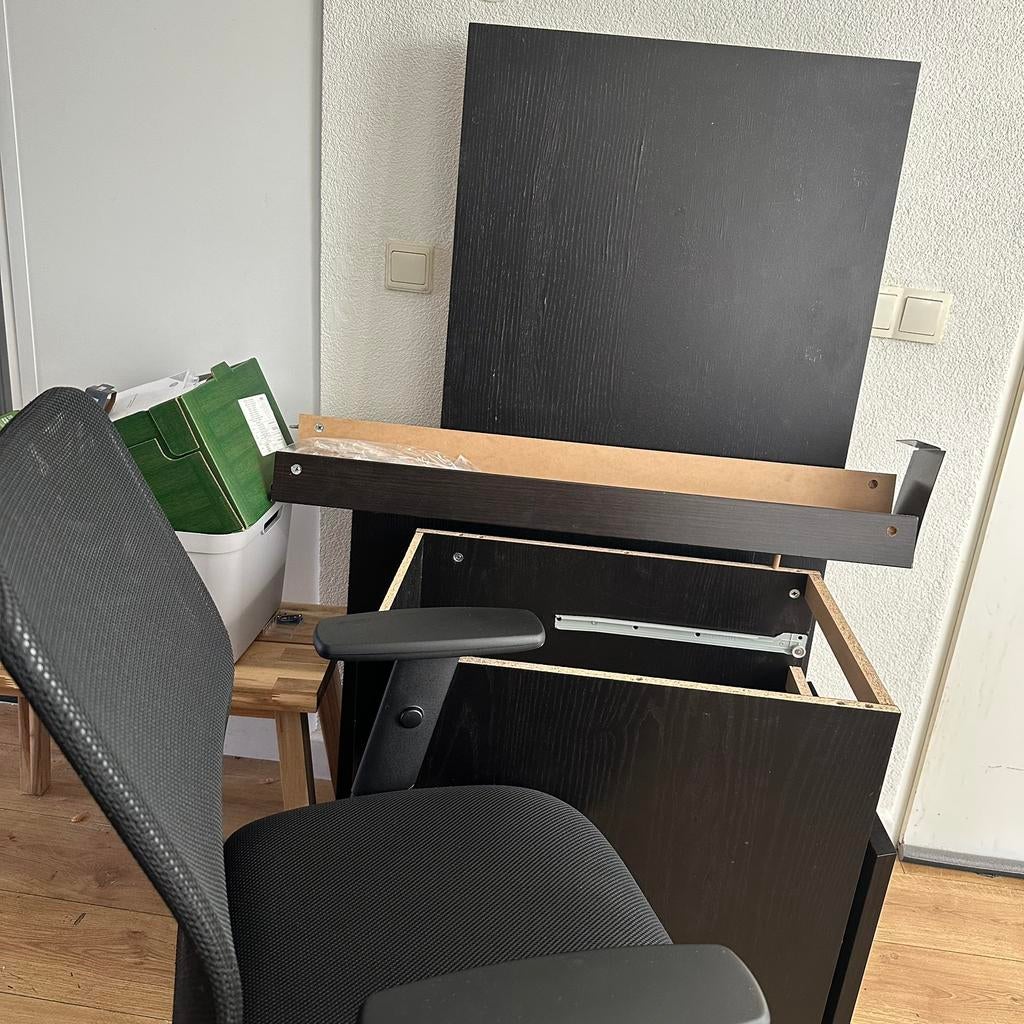 IKEA malm bureau in het zwart, met bureau stoel, Huis en Inrichting, Ophalen of Verzenden, Zo goed als nieuw, 170 cm of meer