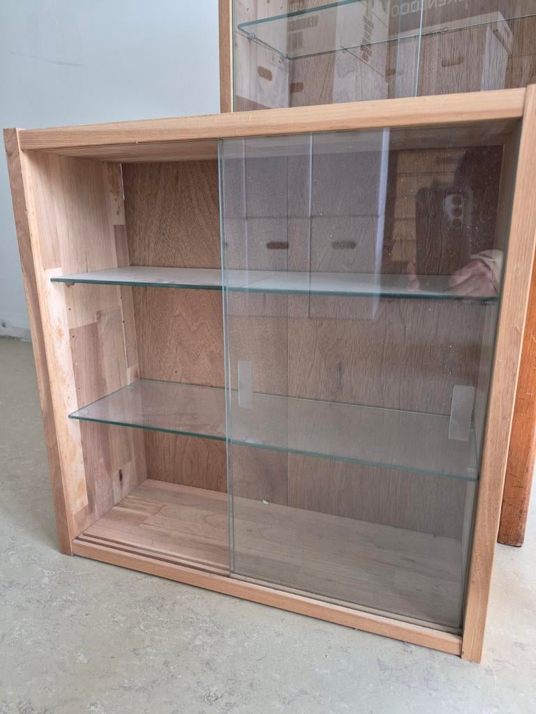 Twee kleine eiken vitrine kastjes, Huis en Inrichting, Kasten | Vitrinekasten, Ophalen, Eikenhout, 50 tot 100 cm, Zo goed als nieuw