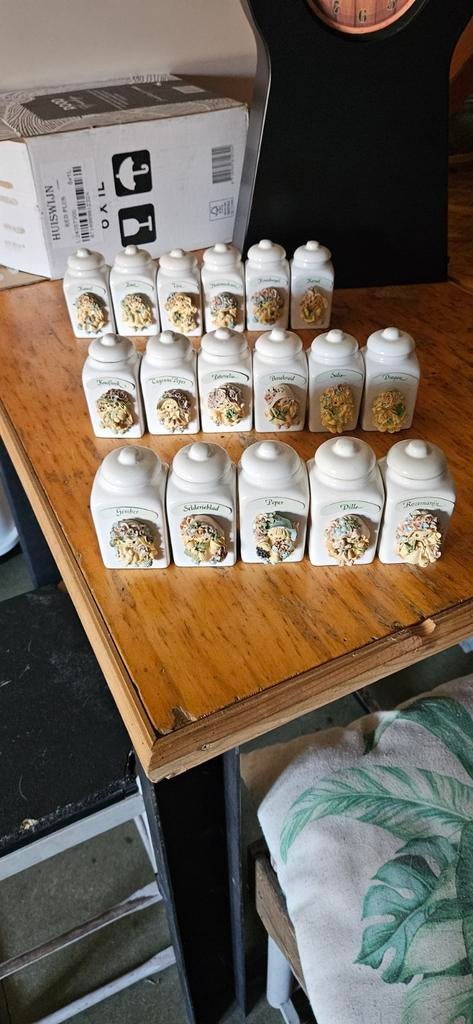 Vintage Kruidenpotjes Set - Keramiek met Bloemen en Kinderen, Gebruikt, Ophalen of Verzenden, Voorraadpot, Steen/keramiek
