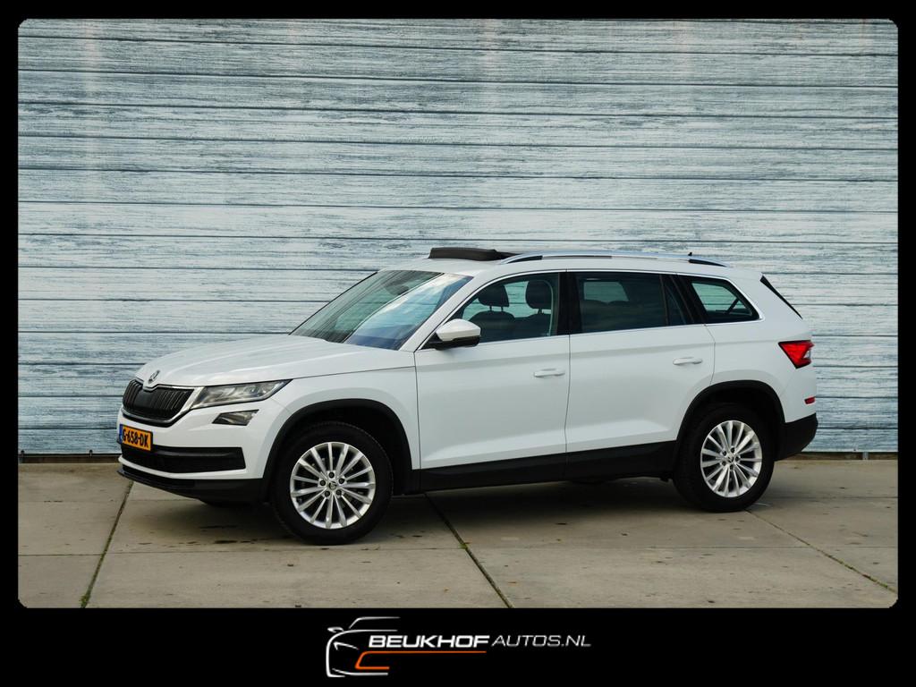 Skoda Kodiaq 1.5 TSI Business 7 Persoon Pano Trekhaak Cam, 4 cilinders, 150 pk, 7 stoelen, Wit