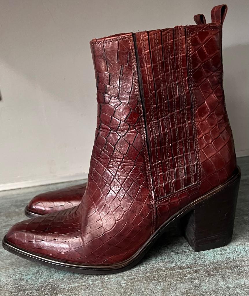 Notre V. Leren laarsjes. Mt 38., Kleding | Dames, Schoenen, Notre V., Lage of Enkellaarzen, Ophalen of Verzenden, Zo goed als nieuw