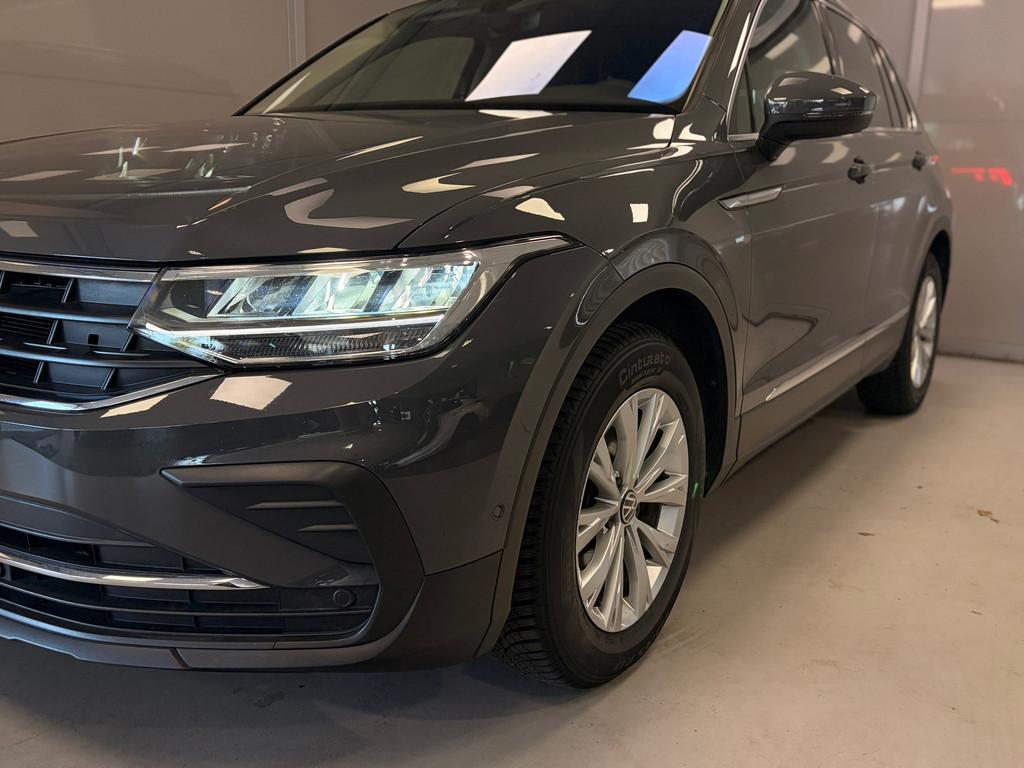 Volkswagen Tiguan 1.5 TSI Life Business | LED | CAMERA | LEE, 4 cilinders, 150 pk, Adaptive Cruise Control, Handgeschakeld