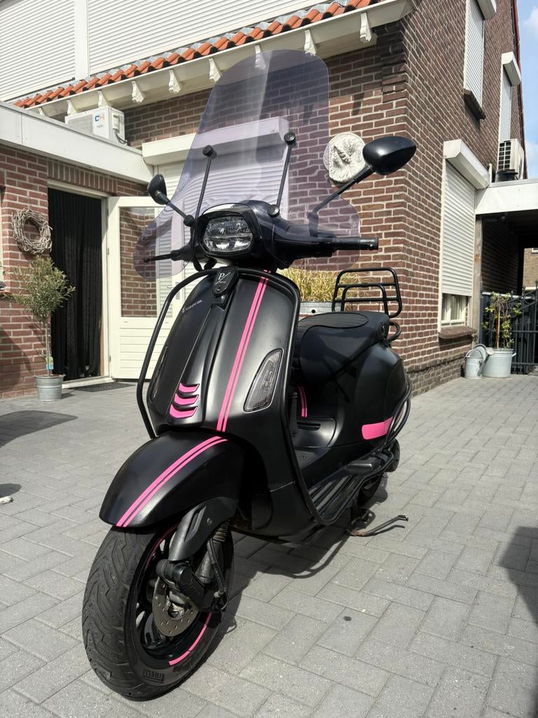 Vespa sprint, Fietsen en Brommers, Scooters | Vespa, Ophalen of Verzenden, Zo goed als nieuw, Benzine
