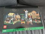 Lego 10332 Medieval Town square, Ophalen of Verzenden, Zo goed als nieuw, Complete set, Lego