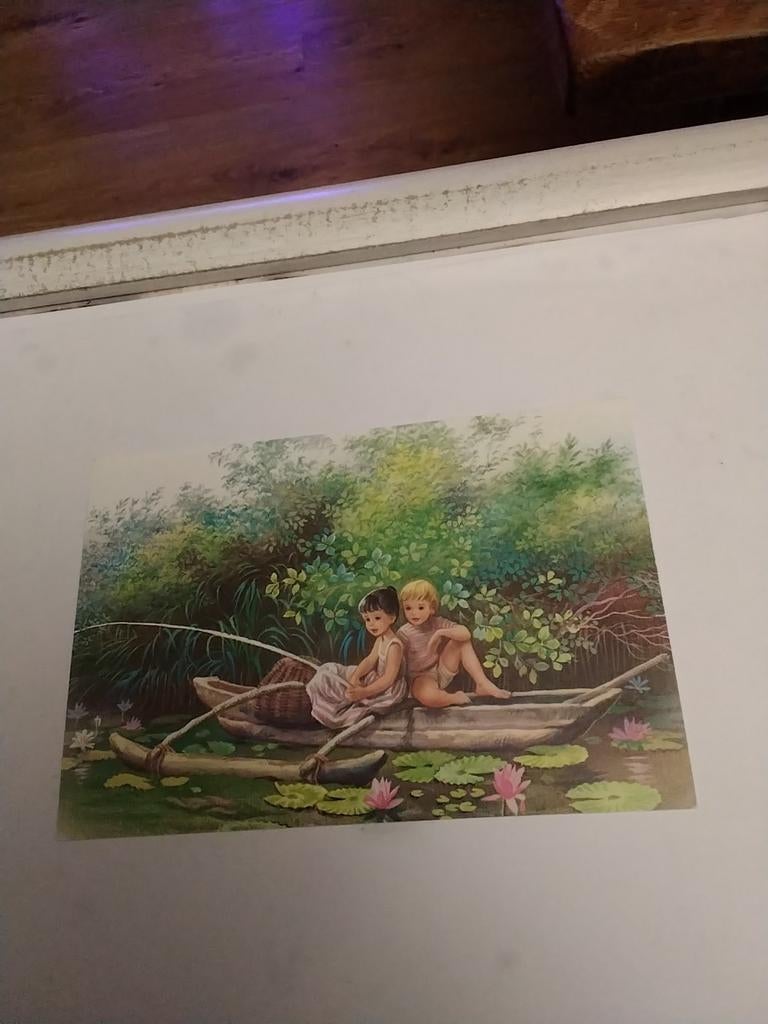 TWEE KINDEREN IN EENVOUDIG HOUTEN BOOTJE, Ophalen of Verzenden, 1920 tot 1940, Kinderen