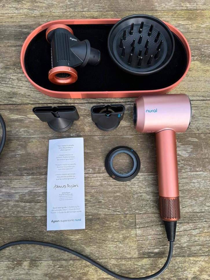 NIEUWE DYSON SUPERSONIC NURAL AMBER SILK/PINK CHAMPAGNE föhn, Sieraden, Tassen en Uiterlijk, Uiterlijk | Haarverzorging, Nieuw