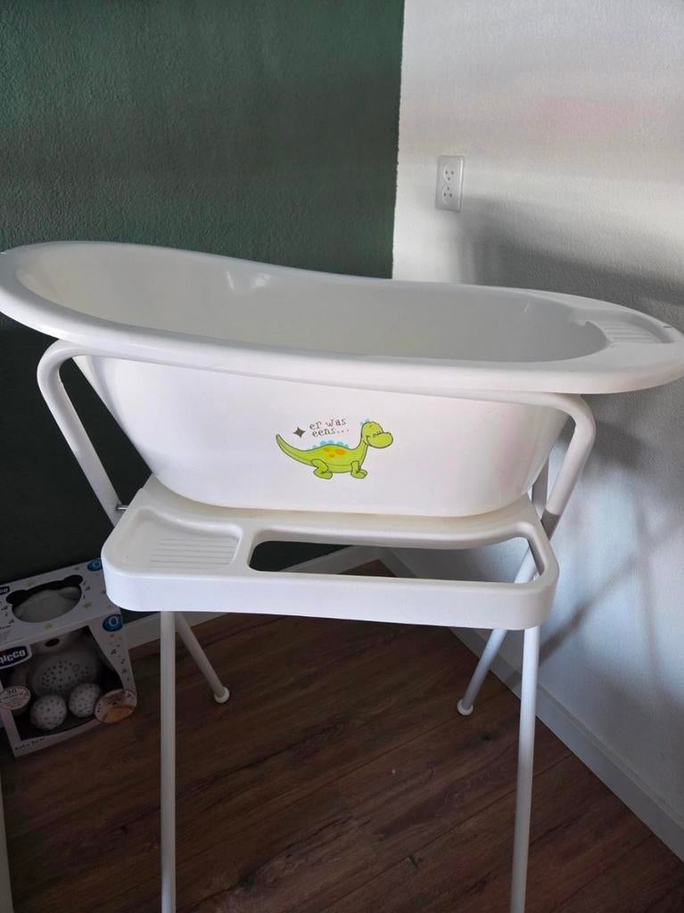 Babybadje met standaard - Zo goed als nieuw, Kinderen en Baby's, Babykleding | Maat 62, Ophalen, Zo goed als nieuw, Jongetje of Meisje