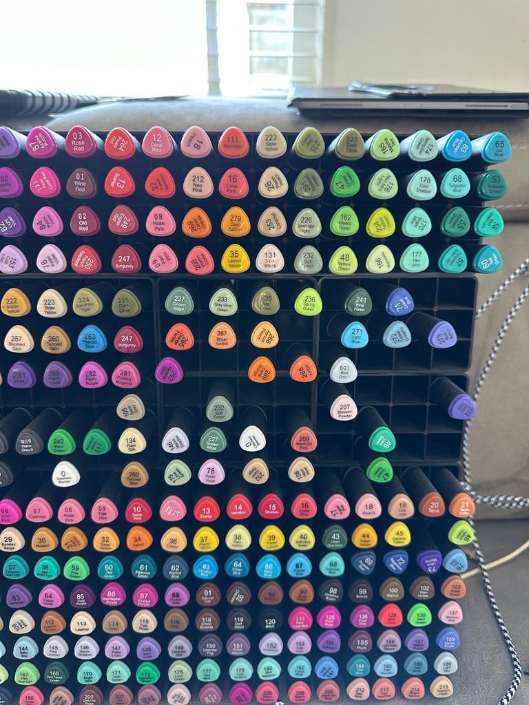 Groot gedeelte set decotime alcohol markers 334 stuks, Hobby en Vrije tijd, Ophalen of Verzenden, Zo goed als nieuw, Potlood of Stift