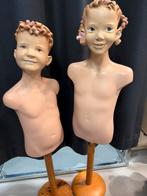 Kinderpaspoppen 2x met houten standaard Etalagepop kind, Ophalen, Gebruikt