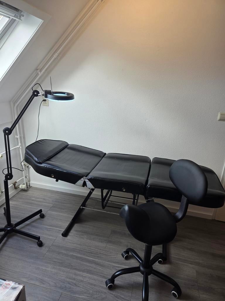 Massagetafel / behandelstoel met loeplamp en zadelkruk, Ophalen