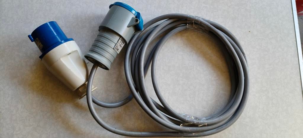 Stroomkabels 32A - 16A / 200-250V, Doe-het-zelf en Verbouw, Elektra en Kabels, Ophalen of Verzenden, Gebruikt, Kabel of Snoer