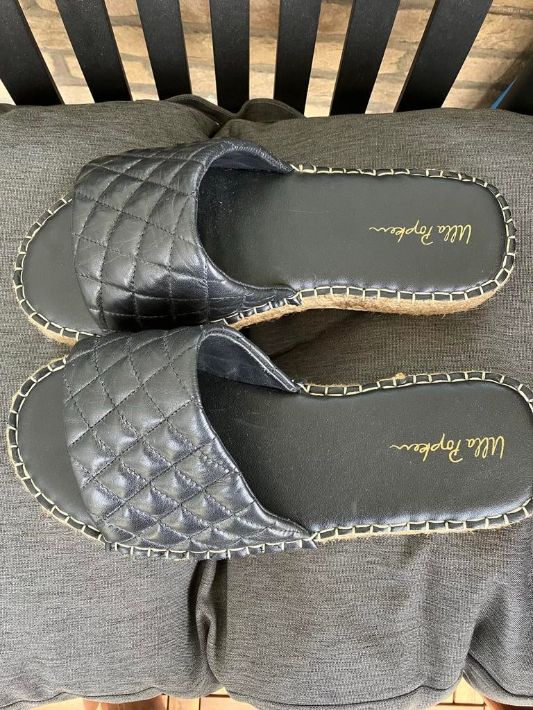 Ulla Popken Zwarte Gewatteerde Slippers met Espadrille Zool, Kleding | Dames, Schoenen, Slippers, Verzenden, Zwart, Zo goed als nieuw