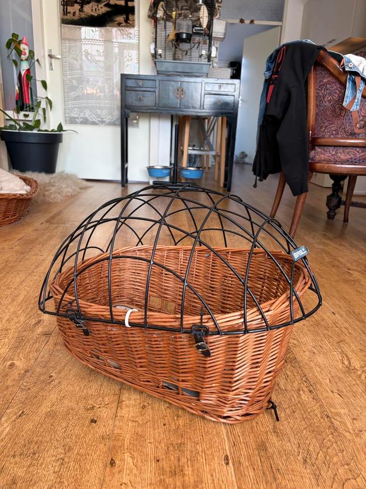 Twee honden fietsmanden samen of apart e koop € 10.00 p/st., Dieren en Toebehoren, Hondenmanden, Gebruikt, Riet, Ophalen