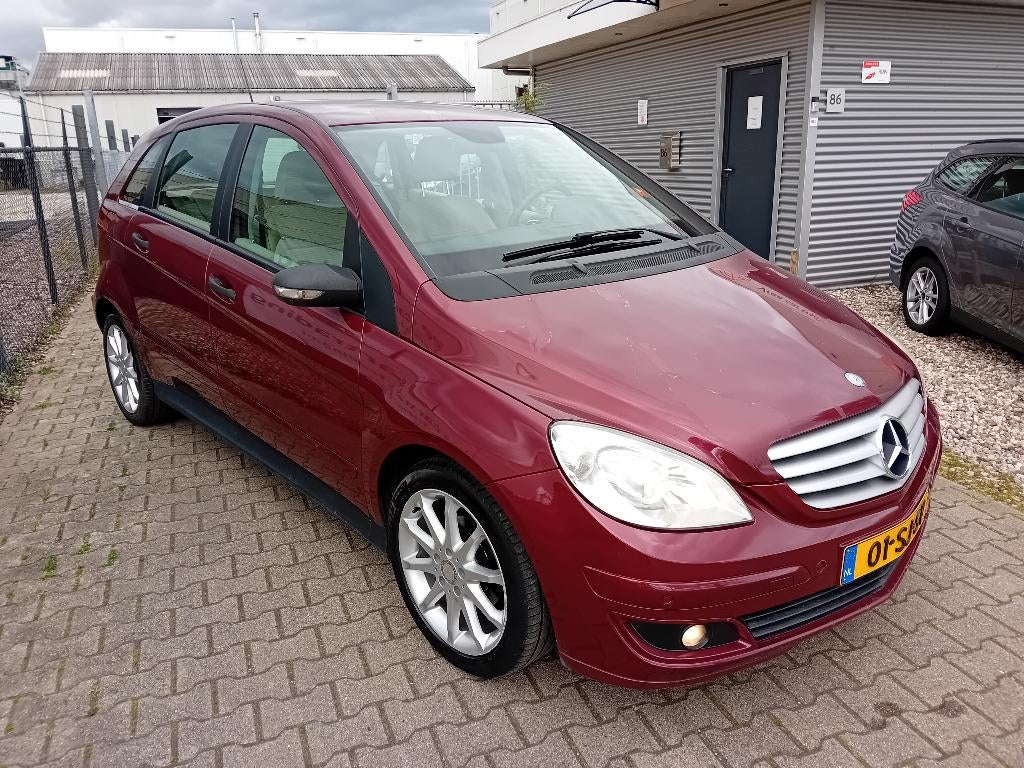 Mercedes-Benz B-Klasse B170 AUTOMAAT 2006 Rood APK 11-2-2027, Auto's, Mercedes-Benz, Beige, 4 cilinders, 400 kg, Leder en Stof