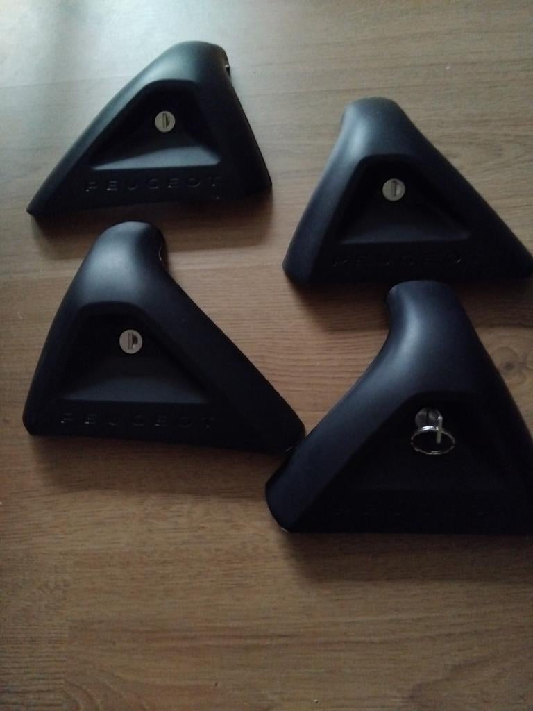 Peugeot Dakdragers  met 4 afsluitbare kappen, Auto diversen, Dakdragers, Ophalen of Verzenden, Gebruikt