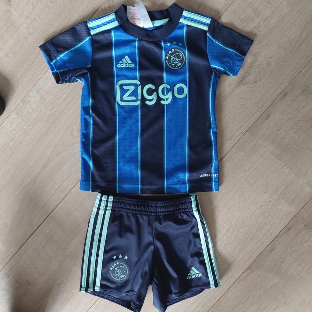 Ajax tenue maat 104, Sport en Fitness, Voetbal, Maat XS of kleiner, Ophalen of Verzenden, Zo goed als nieuw, Set