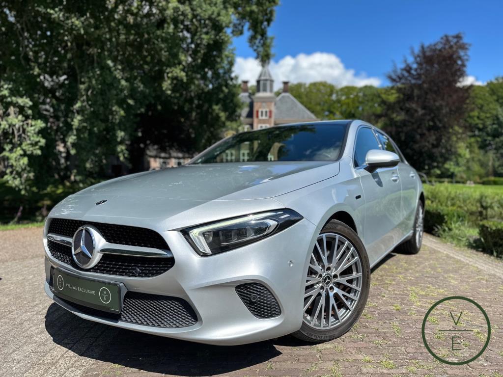 Mercedes-Benz A-Klasse 250 e | Pano | Leder | Memory | Camer, Stof, Gebruikt, Zwart, 16 kWh