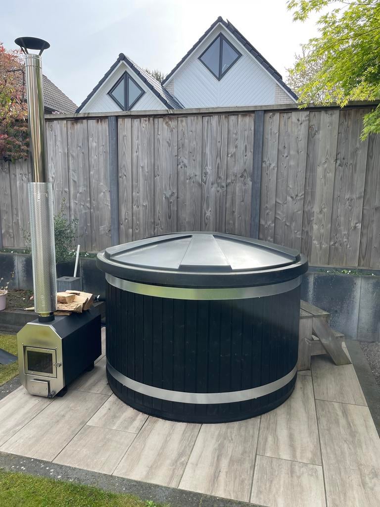Houtgestookte Hottub CLASSIC ZWART - 35kw kachel, Ophalen, Zo goed als nieuw, Trap, Vast