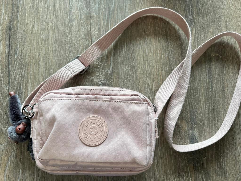 Roze KIPLING tasje met sleutelhanger, Sieraden, Tassen en Uiterlijk, Tassen | Damestassen, Ophalen of Verzenden, Zo goed als nieuw