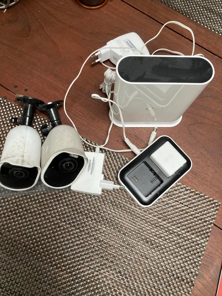 Arlo Ultra buiten camera set met hub en extra batterij, Audio, Tv en Foto, Videobewaking, Ophalen of Verzenden, Gebruikt, Buitencamera