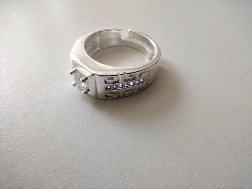 Stijlvolle Ring Versace, Met kristal, 18 tot 19, Nieuw, Ophalen of Verzenden
