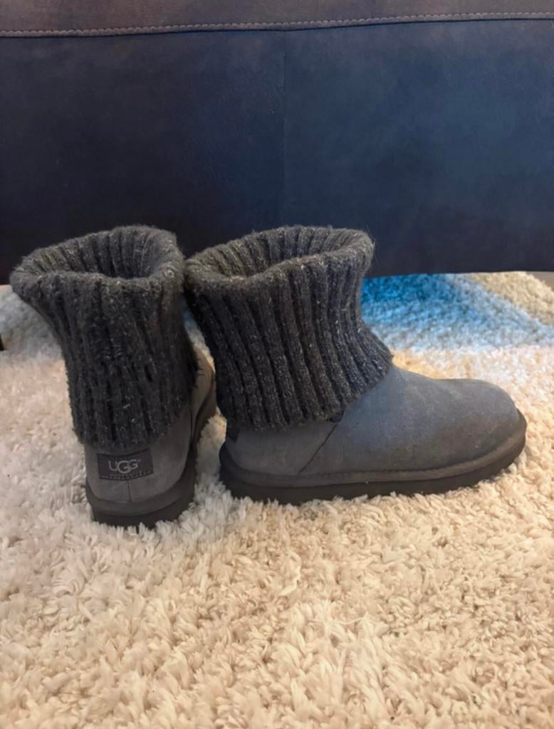 Nieuwe Uggs, Kleding | Dames, Schoenen, Ophalen of Verzenden, Nieuw, Grijs