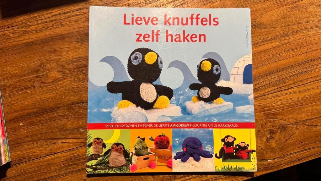 Lieve knuffels zelf haken, Ophalen of Verzenden, Zo goed als nieuw, Breien en Haken