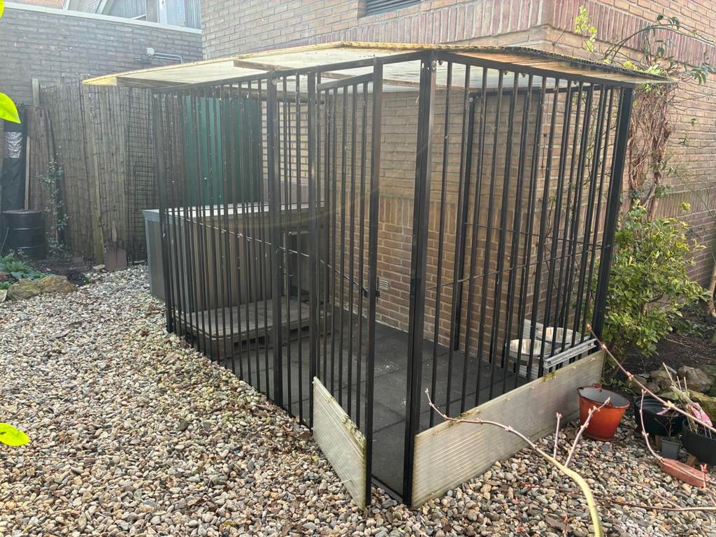 Te koop kennel met nachthok, Dieren en Toebehoren, Hondenhokken, Ophalen, Zo goed als nieuw, 110 cm of meer, 100 cm of meer