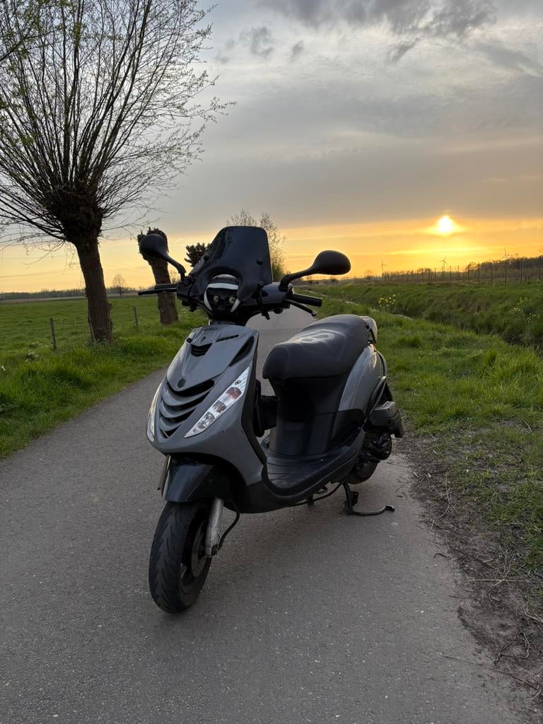 Piaggio zip 4t, Ophalen, Zo goed als nieuw, Benzine, Zip