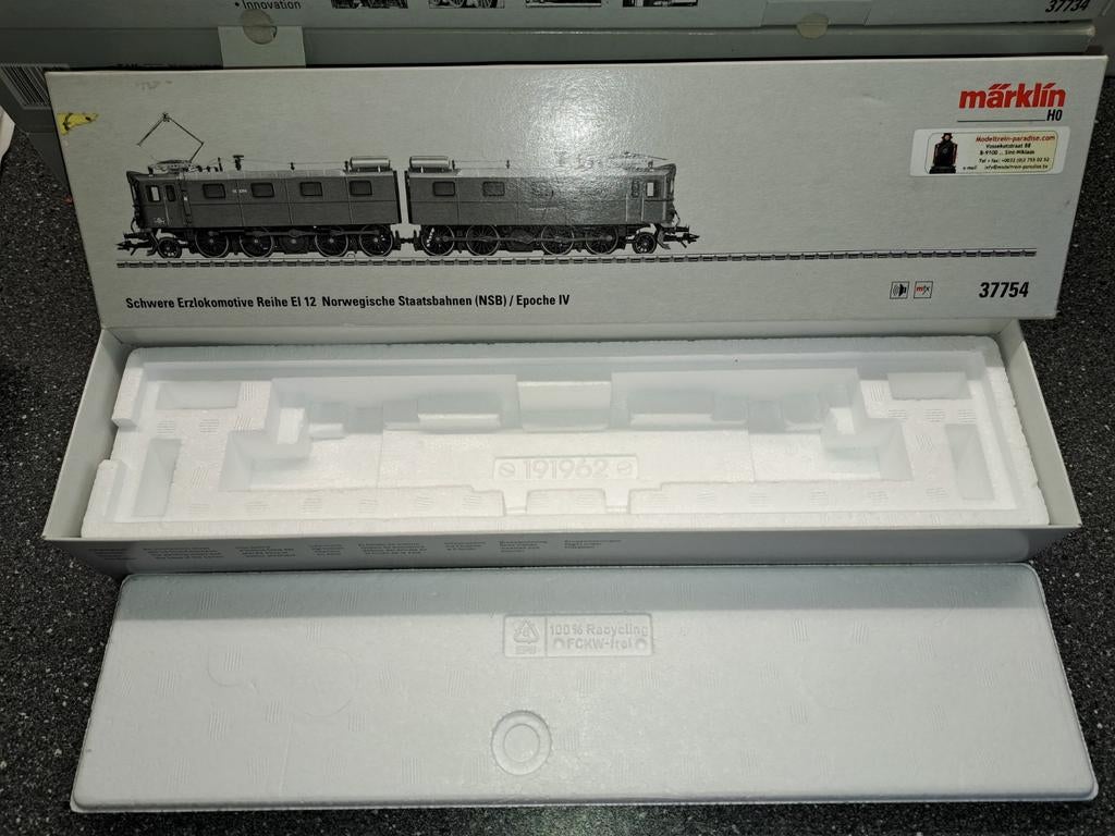 37754 mooie lege lok doos  marklin, Hobby en Vrije tijd, Modeltreinen | H0, Wisselstroom, Locomotief, Ophalen of Verzenden, Zo goed als nieuw