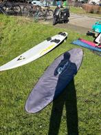 Slalom windsurf bord plus zeilen en mast, Watersport en Boten, Windsurfen, Ophalen, Gebruikt, Met draagtas, 5 tot 7 m²