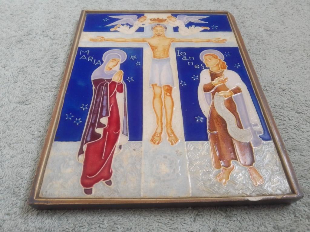 RELIGIEUZE VOORSTELLING JEZUS AAN HET KRUIS BIDDEN MET MARIA, Antiek en Kunst, Antiek | Religie, Ophalen of Verzenden