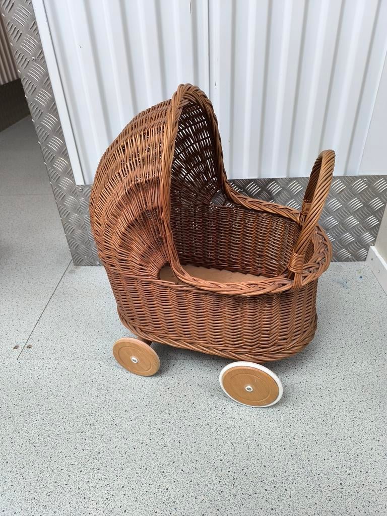 Rieten poppenwagen, Ophalen, Babypop