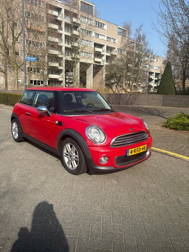 Mini One 1.6 Benzine | 2013 |  Mini One 1.6 - nieuwe APK, Auto's, Mini, Voorwielaandrijving, 74 pk, 4 cilinders, 4 stoelen
