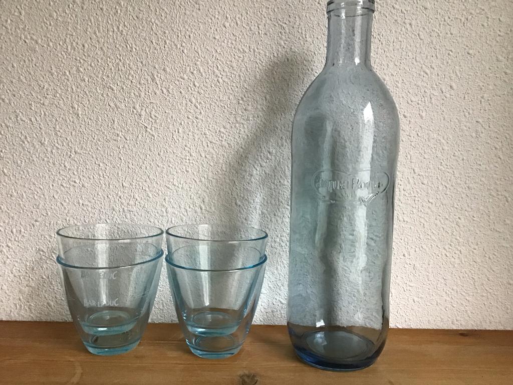 Water karaf/ waterfles + 4 blauwe waterglazen., Ophalen of Verzenden, Zo goed als nieuw, Overige typen