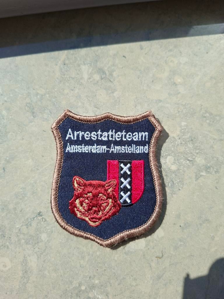 Oude Patch Arrestatieteam Amsterdam Amstelland, Verzamelen, Verzenden, Nederland, Embleem of Badge