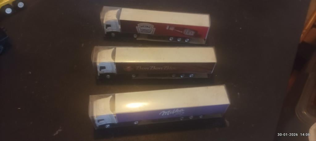 Drie modelvrachtwagens: Heinz, Bon Bon Bleu, Milka, Overige merken, 1:50 of kleiner, Nieuw, Ophalen of Verzenden