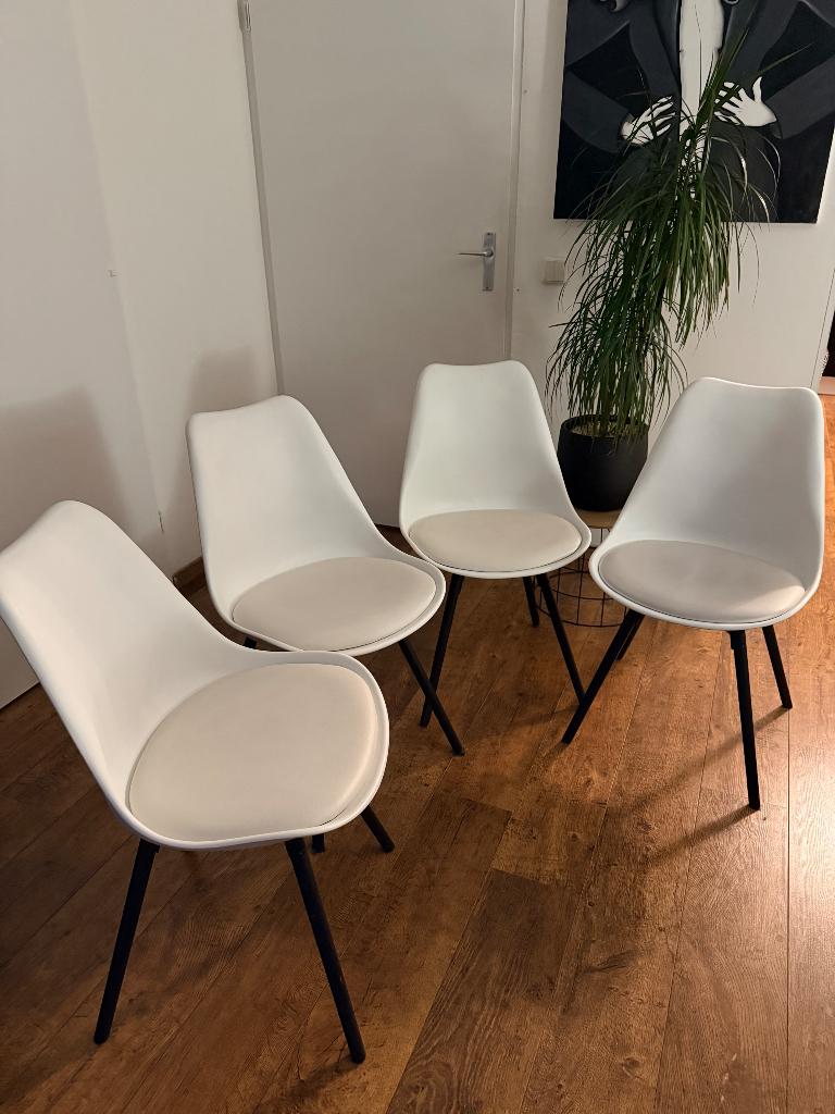 Chairs / Stoelen, Ophalen, Wit, Vier, Overige materialen